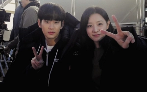 Kim Soo Hyun Ikut Terseret kala Kim Ji Won Terciduk di Bandara Incheon