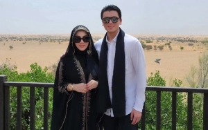 Reino Barack Senyum Charming di Pesta Nikah Sepupu kala Syahrini 'Bumil' Disentil Isu Tak Diundang