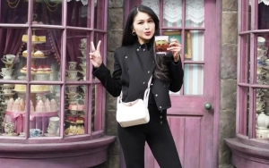 Sandra Dewi Pangku Tumpukan Dokumen kala Diperiksa Empat Mata oleh Kejagung