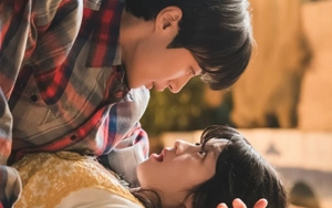 Tangisan Byeon Woo Seok saat Cium Bibir Kim Hye Yoon Tak Sesuai Naskah 'Lovely Runner'