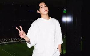 Jungkook BTS Jahili Back Dancer 'Standing Next to You' yang Salah Gerakan