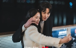 Ciuman Byeon Woo Seok & Kim Hye Yoon  di Ending 'Lovely Runner' Dituding Terlalu Intens
