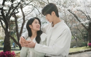 Byeon Woo Seok Kuak Rasanya Syuting Mesra Bareng Kim Hye Yoon di Ranjang 'Lovely Runner'