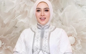 Syahrini Tampak Beda usai Ubah Gaya Hijab kala Baby Bump Makin Besar