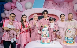 Detik-Detik KD & Ashanty Nangis Kejer Antar Atta-Aurel Perdana Berangkat Haji bak Bukti Mama Goals