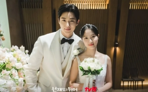 Byeon Woo Seok Kenang Momen Tatap Mata Kim Hye Yoon di Lokasi 'Lovely Runner'