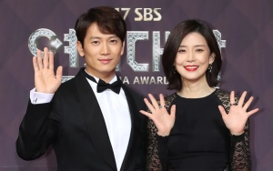 Cara Ji Sung Ambil Posisi saat Tidur dengan Lee Bo Young dan Anak-Anak Curi Perhatian