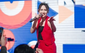 Happy Asmara Seksi Singset Pakai Kamisol Renda usai Dicurigai Hamil Imbas Perut Buncit