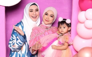 Respon Oki Setiana Dewi Tak Biasa saat Ria Ricis Spill Keluarga Kena Imbas Pemerasan