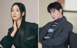 Song Hye Kyo dan Cha Eunwoo Pamerkan Visual Bak Keluarga Kerajaan saat Reuni di Italia