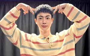 Jin BTS Buat Fans Histeris kala Pamer Abs di Acara 'Jin's Greetings'