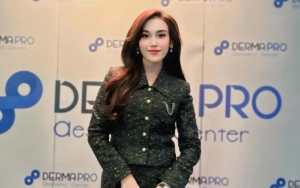 Ayu Ting Ting Hempas Imej Anggun usai Tampil Kelewat Sederhana saat Jadi Panitia Kurban