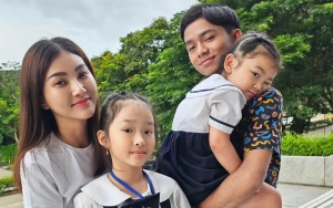 Sarwendah Pose Kiyowo Bareng 2 Putri dan Betrand Peto usai Wajah Hasil Oplas Digunjing