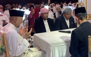 Tangis Mamat Alkatiri Pecah saat Prosesi Akad pasca Resmi Nikahi Kekasih Cantik