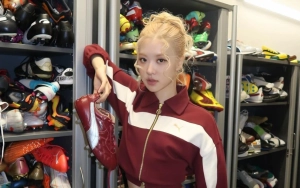 Rose BLACKPINK Buat Sepatu Terjangkau Bak Luxury Brand dengan Kombinasi Tak Terduga