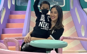 Tamara Tyasmara Bikin Terenyuh kala Hadiri Acara Kelulusan Anak Tanpa Mendiang Dante