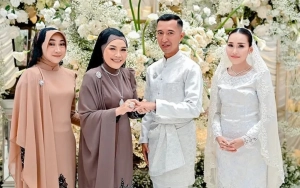 Ibu Ayu Ting Ting Bagi-Bagi Gepokan Duit usai Kegep Unfollow Calon Mantu dan Besan