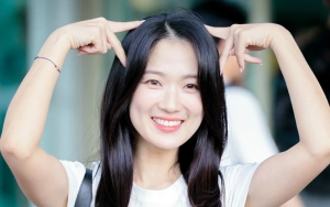 Gaya Rambut Kim Hye Yoon saat OTW London Dipermasalahkan