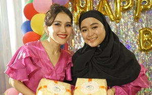 Ayu Ting Ting Pamer Paras Tampan Bayi Laki-Laki Sang Adik yang Baru Lahir