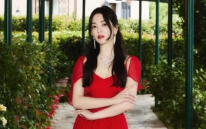 Ekspresi Imut Song Hye Kyo di Panggung Blue Dragon Series Awards 2024 Curi Fokus
