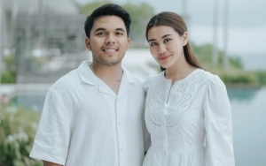 Thariq Halilintar Spill Tanggal Pernikahan saat Bagikan Foto Latar Biru Aaliyah Massaid