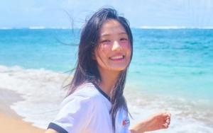 Kim Hye Yoon Kuak Kondisi Lelah saat Disambut Gerombolan Fans di Bali