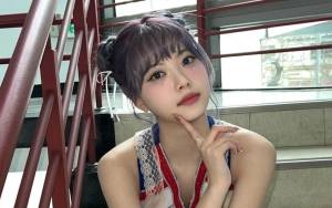 Momen Hong Eunchae LE SSERAFIM Lolos Wawancara MC 'Music Bank' Buat Syok