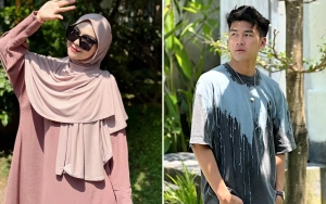 Ria Ricis Dikira Pegang Tangan  Anrez Adelio usai Teuku Ryan Sentil Gelar Haji