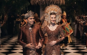 Ekspresi Wajah Thariq Halilintar dan Aaliyah Massaid Dibandingkan kala Disapa Fans