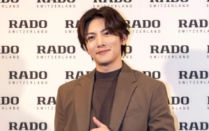Ji Chang Wook Viral Gegara 'Curi' Buku Fans saat Promosi Film 'Revolver'