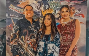 Nia Ramadhani Puji Putri Cantiknya kala Hangout Kenakan Rok Mini