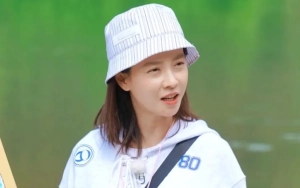 Song Ji Hyo Pamer Pandangi Kim Jong Kook saat Fanmeeting 'Running Man' di Indonesia