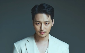 Gaya Byun Yo Han Pakai Seragam Sekolah di 'Black Out' Buat Syok