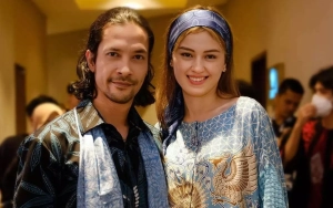 Edward Akbar Nangis Teringat Ibu usai Balas Sentilan Menohok Kimberly Ryder 