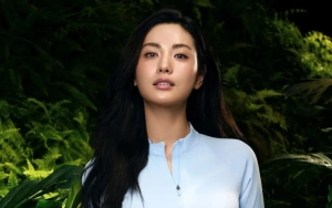 Pose Seksi Nana saat Merokok Disambut Heboh
