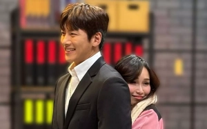 Ayu Ting Ting Pose Cantik kala Ji Chang Wook Pamerkan Tubuh Kekarnya