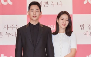 Jung Hae In Kuak Tekanan Saat Akting Bareng Son Ye Jin di 'Something in the Rain'