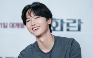 Aksi Song Joong Ki Dance Challenge Bareng Yoo Teo Buat Syok