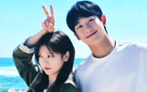 Gestur Jung Hae In Dampingi Jung So Min Pulang dari Bali Curi Fokus