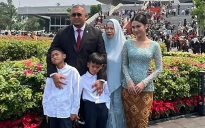 Ibu Azizah Salsha Dikira Pamer Lirikan 'Bombastic Side Eye' pada Sang Putri di Pemotretan