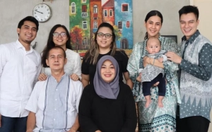 Postingan Ibu dan Adik Paula Misterius saat Baim Wong Tegar Dibandingkan Gading Marten