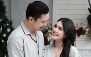 Harvey Moeis Senyum Salting Lihat Sandra Dewi Nyeletuk 'Suami Tercinta' di Sidang Tipikor