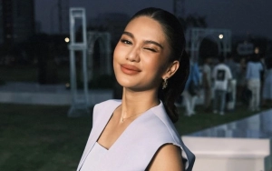 Azizah Salsha Bombardir Foto Ala Super Model walau Gaya Jalan di Catwalk Digunjing Abis