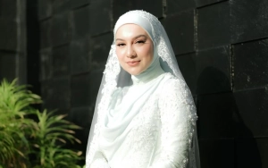 Wajah Suami Irish Bella Dipuji Ganteng saat Bermesraan Bareng Istri