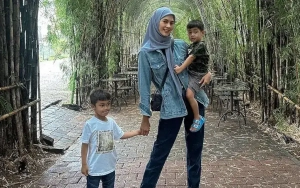 Video Putra Baim Wong Peluk Paula & Ucap 'Mama Baik-Baik Ya' Bikin Mewek