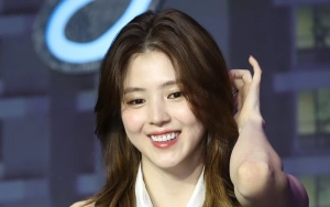 OOTD Seksi Han So Hee saat Naik Sepeda Curi Perhatian