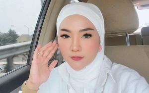 Arie Rieyanthie Curhat Pilu usai Sindir Suami Gembel soal Kenal Selingkuhan via Dating Apps