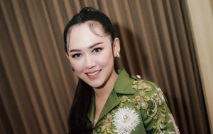 Happy Asmara Tahan Muntah saat Ladeni Fans di Tengah Dugaan Hamil