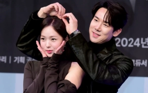 Chae Soo Bin Bikin Yoo Yeon Seok Frustasi saat Syuting 'When the Phone Rings' 