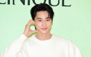 Transformasi Byeon Woo Seok dengan Rambut Panjang Bikin Terpesona